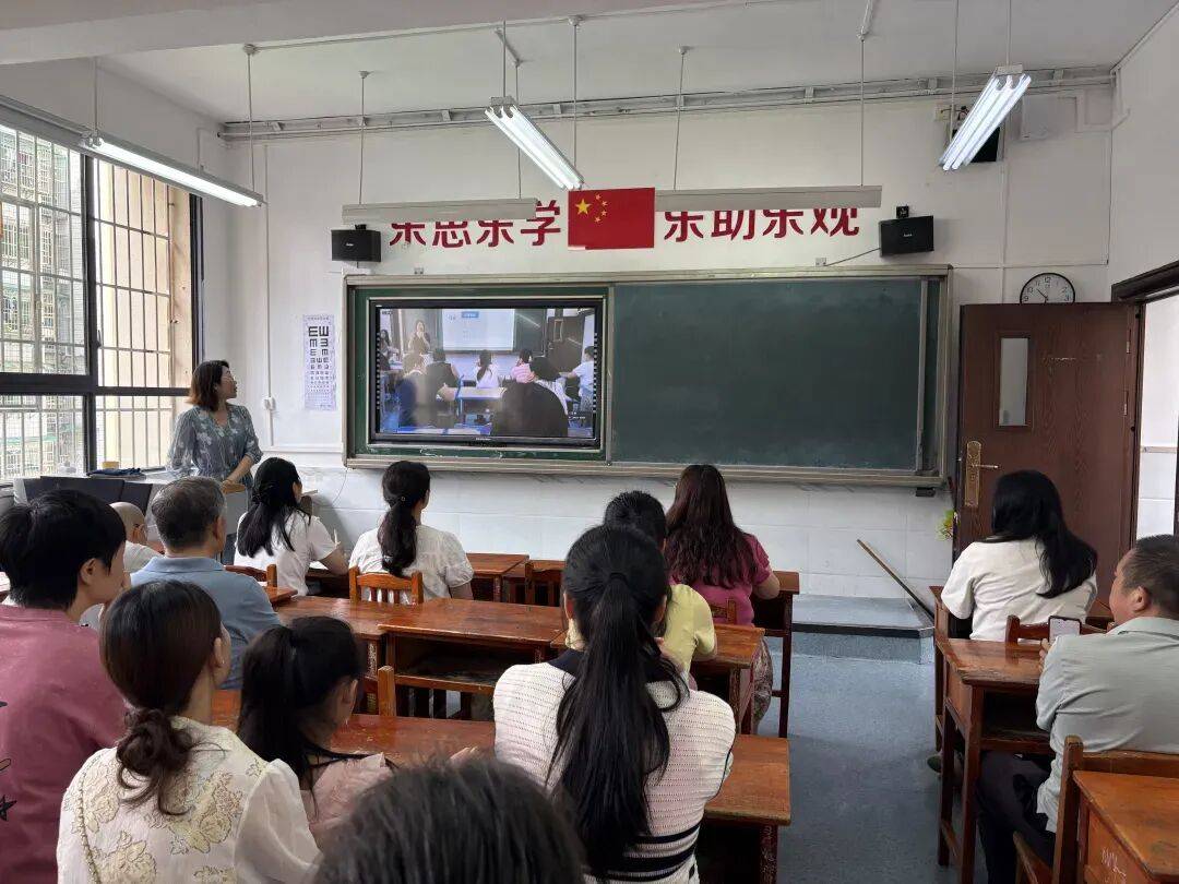 “築愛萬家·為愛賦能”家長成長課堂走進黔靈小學、金關小學