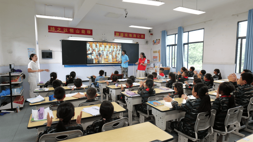貴州工程應用技術學院等四所高校聯合走進將軍山小學