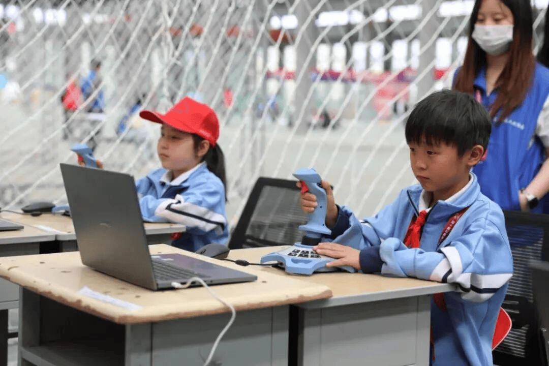 教育高質量發展看山西丨呂梁市第一小學獲評“全國航空特色學校”