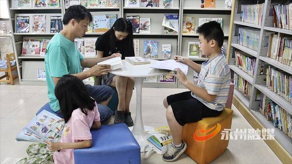 永州冷水灘：書香清涼伴暑假 圖書館迎來“讀書熱”