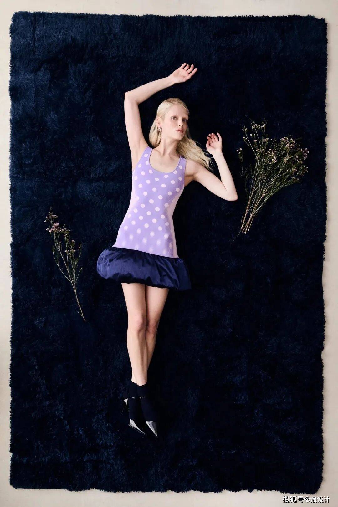 月亮波浪裙邊+星星刺繡，把‘銀河’穿身上，去繁就簡！