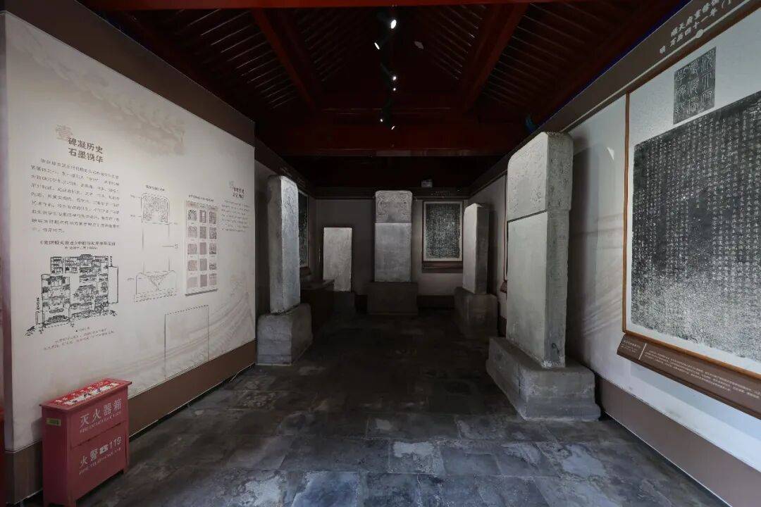 首批市級檔案文獻遺產名錄公佈，府學衚衕小學碑刻入選