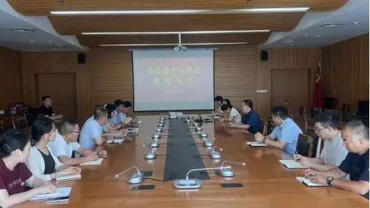 張葆海向濰坊市圖書館捐贈個人作品