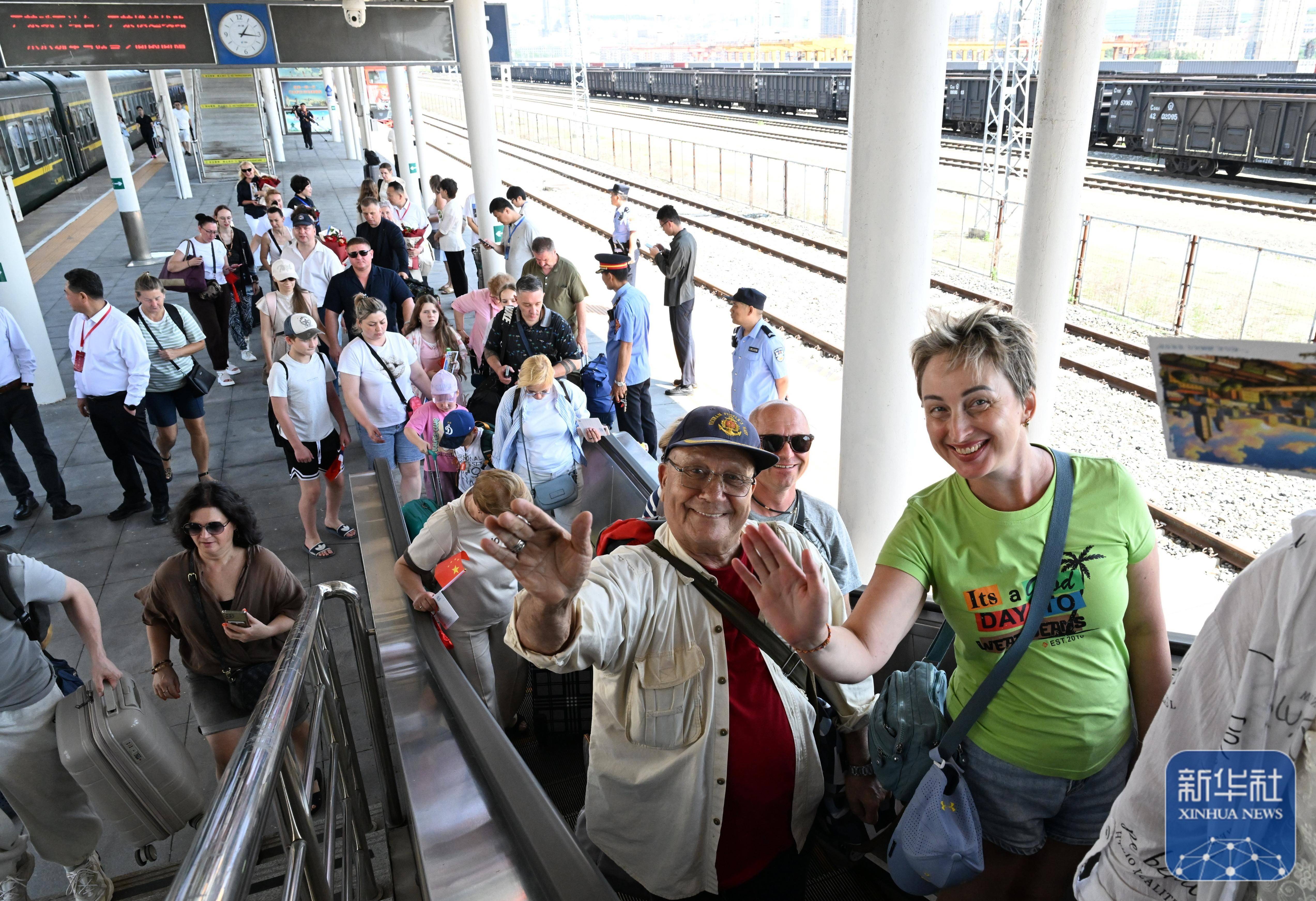 “綏芬河-符拉迪沃斯托克”中俄跨境旅遊專列試運營