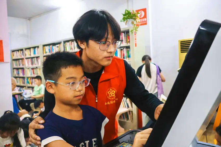 南陽市社旗縣：圖書館裡“充電”忙