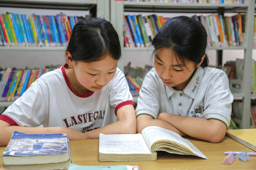 南陽市社旗縣：圖書館裡“充電”忙
