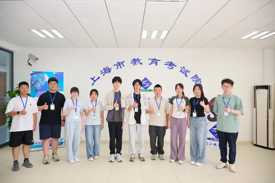 高考出分後如何被大學錄取？10名考生代表參觀高招錄取現場