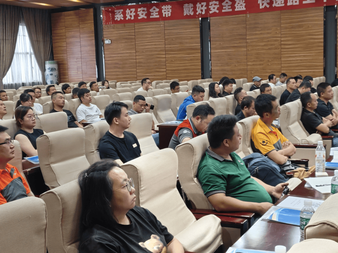 築牢行業安全防線！貴陽開展快遞行業工傷預防培訓