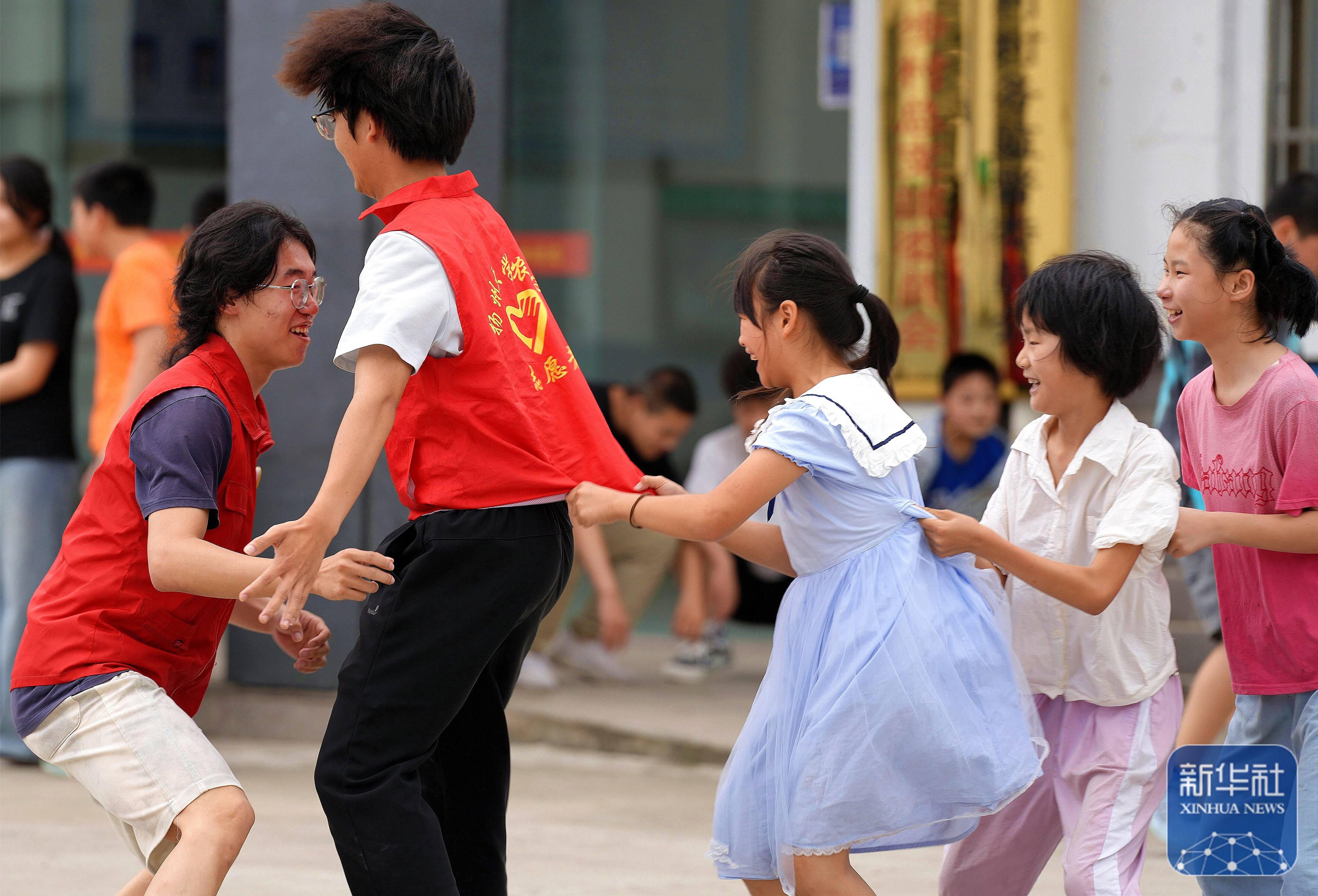 江蘇海安：大學生愛心支教點亮孩童多彩暑假