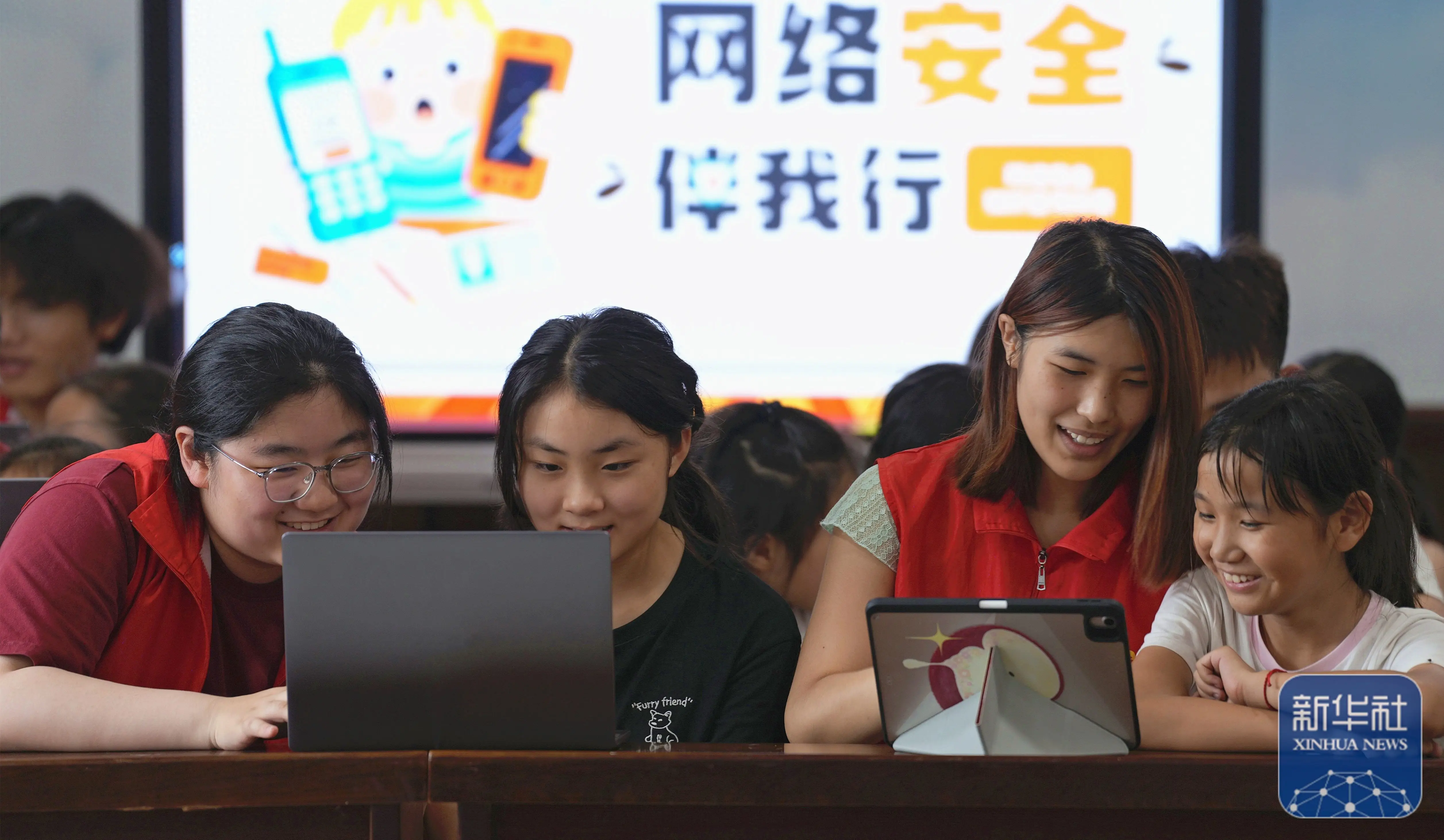 江蘇海安：大學生愛心支教點亮孩童多彩暑假