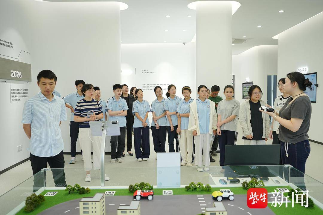 智慧科技，啟迪未來——句容市中小學人工智慧科技節正式啟幕