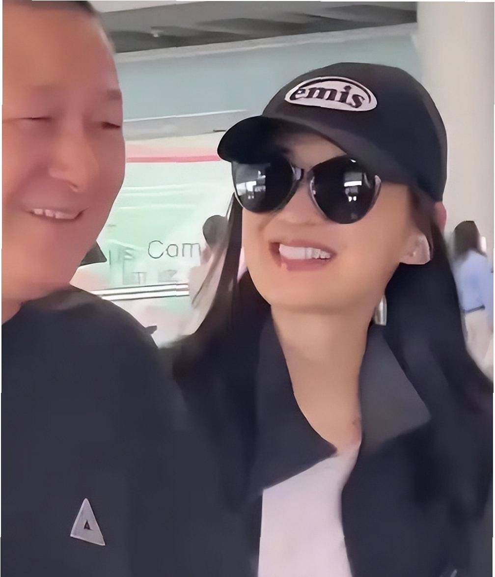 原創51歲梅婷現狀：帶兒子老公赴美旅遊，未見女兒，素顏晨跑無人識