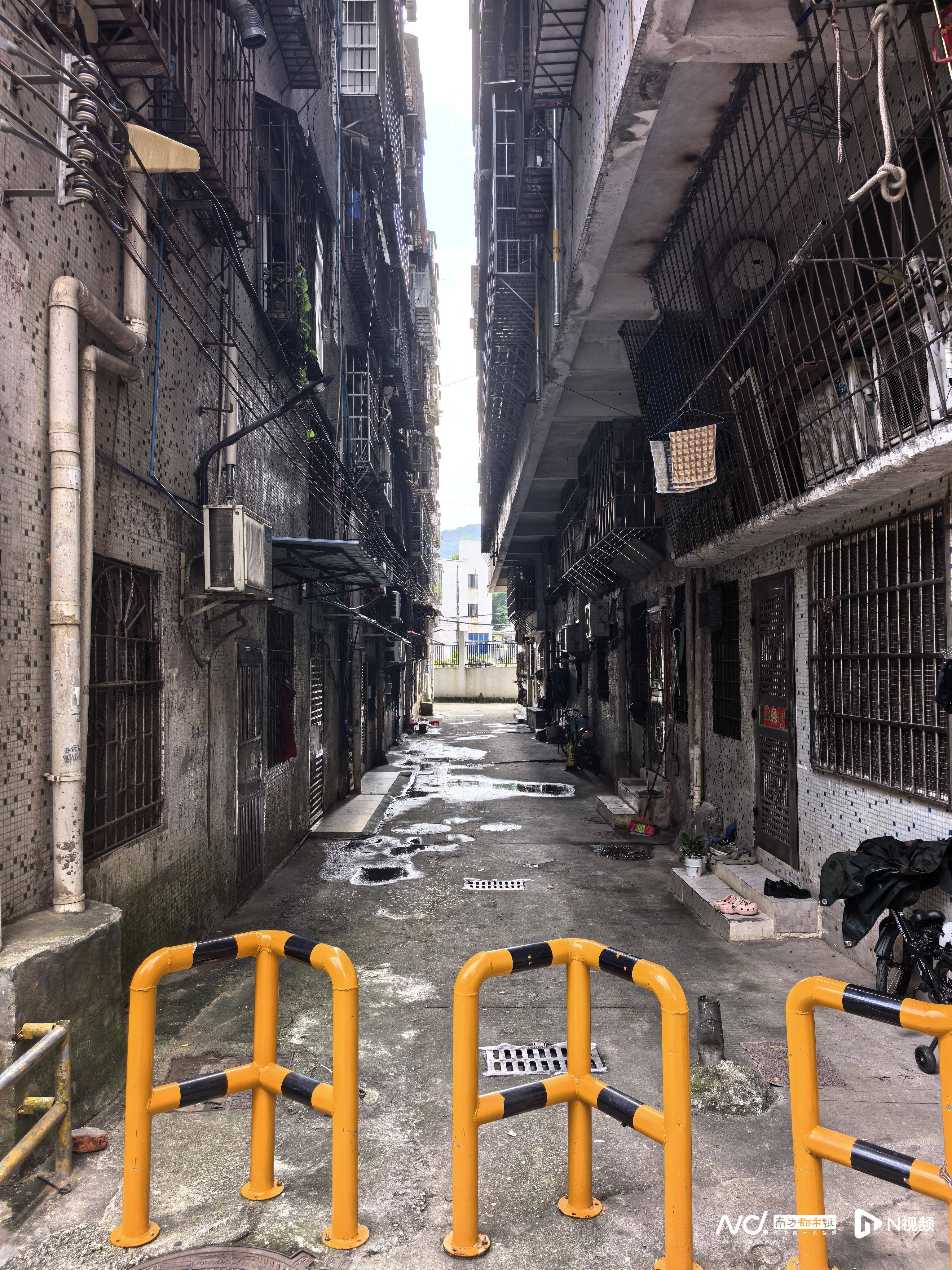 對話“梅姨”租住房屋的現任住戶：入住時屋裡很髒，準備搬家
