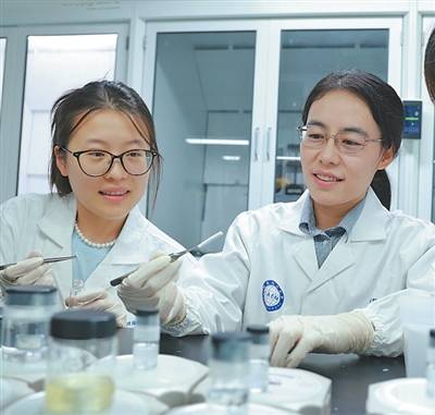 北京化工大學教師團隊潛心深耕幾十載，探索國產橡膠創新之路