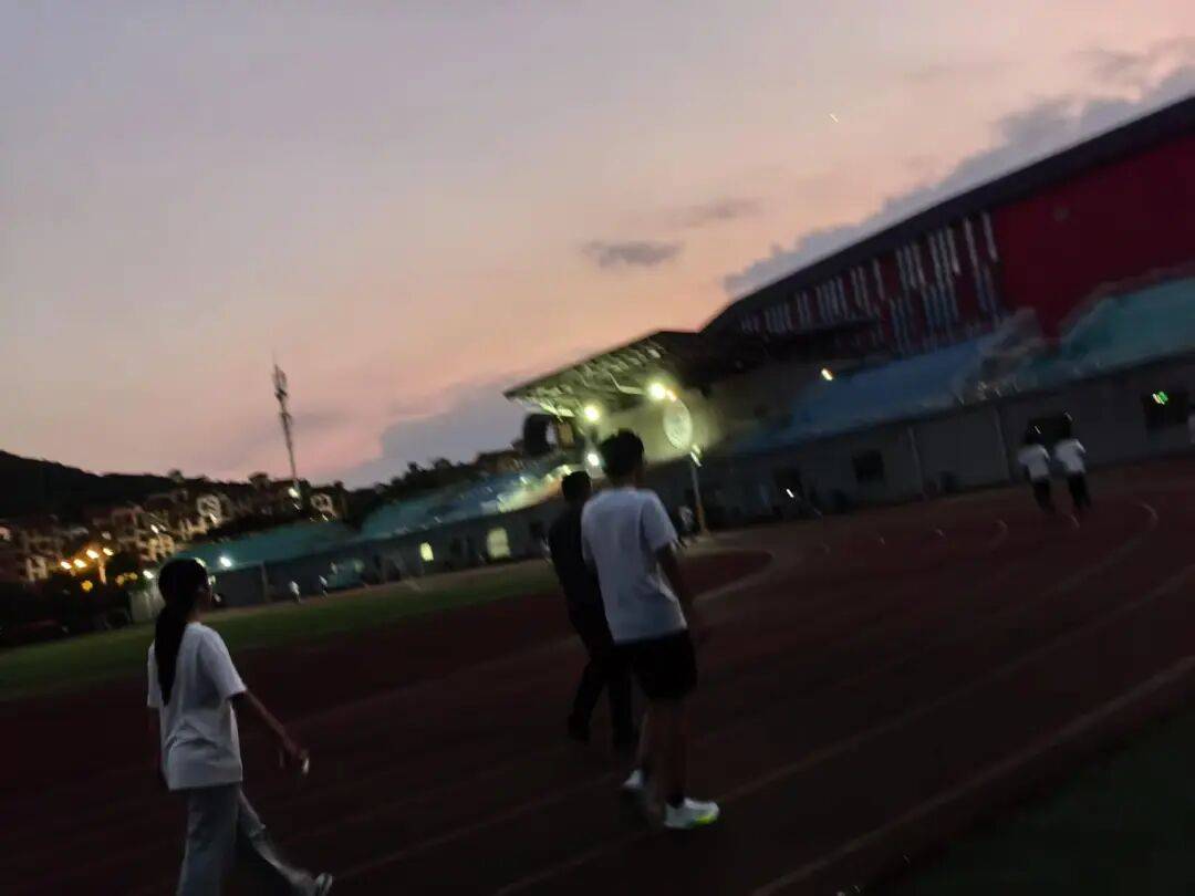 在大學校園第五天，我看到了很多外國留學生