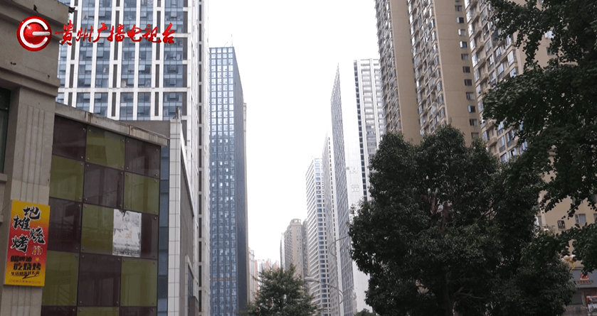 預交數萬裝修款後工程“爛尾”，貴陽多名業主退款無門，更糟心的是發現合同蓋假章，裝修公司：對這些專案毫不知情…