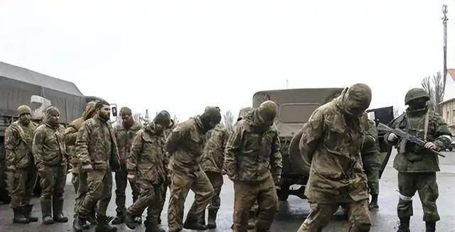 原創220萬逃兵壓垮前線，烏克蘭倒計時徵召女性，英國專家斷言澤連斯基退路已絕