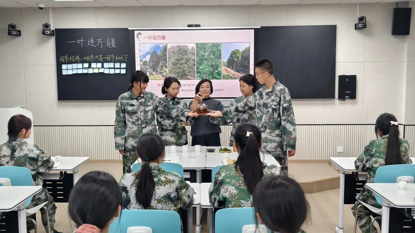 開屏人物｜英語老師考了廚師證、美容證……昌寧職校教師董春芬20餘年匠心育桃李