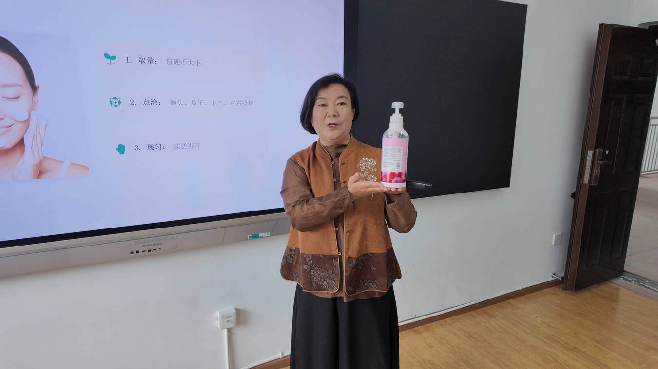開屏人物｜英語老師考了廚師證、美容證……昌寧職校教師董春芬20餘年匠心育桃李