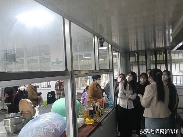 恩陽區舞鳳小學開展食堂開放日活動