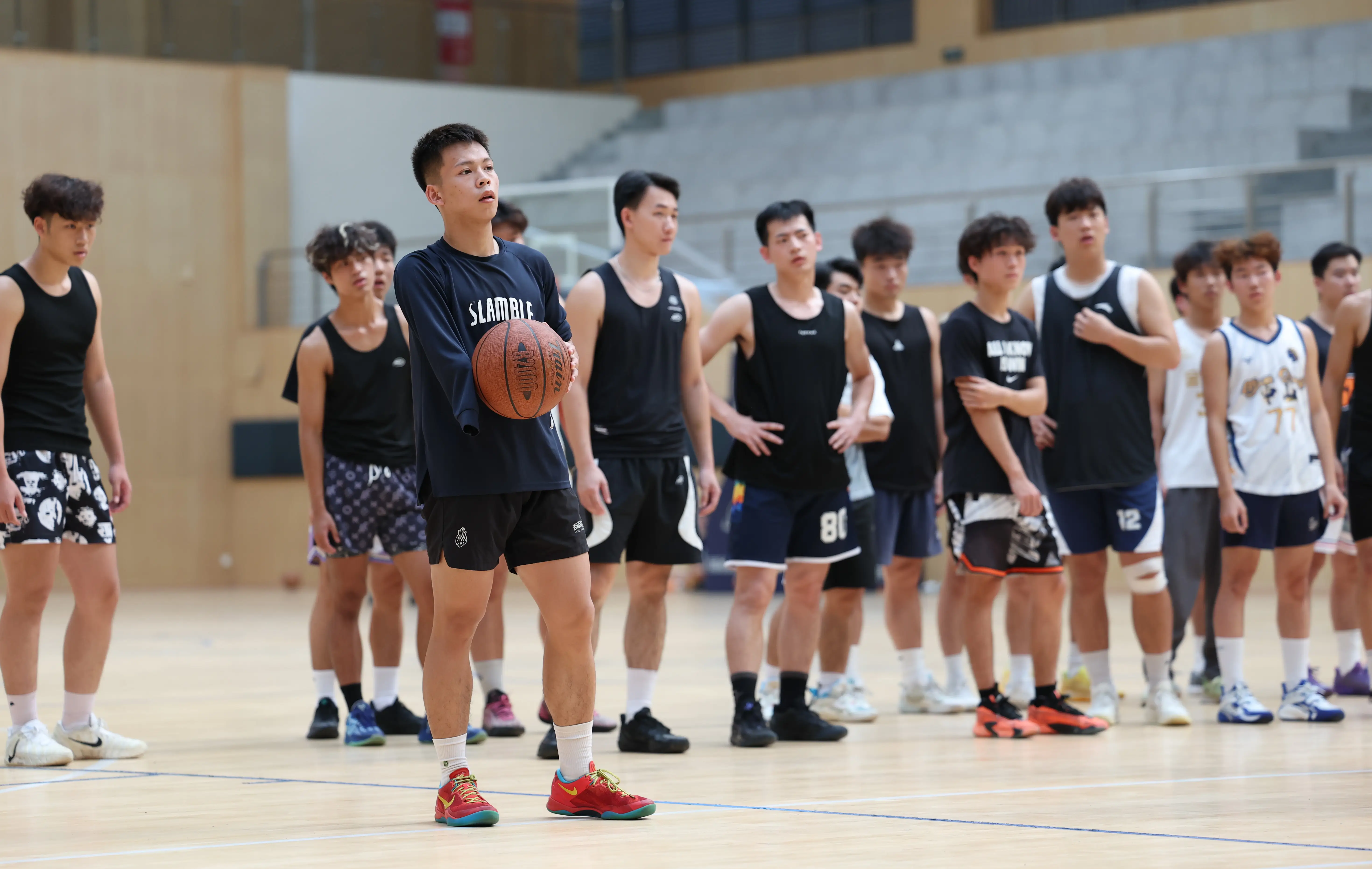 （體育）新賽場 新起點！獨臂籃球少年開啟大學生活