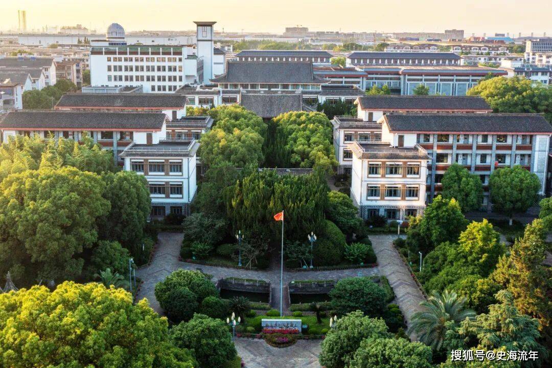 原創醜出天際！鎮海中學百年校慶一書法作品，衝上熱搜了