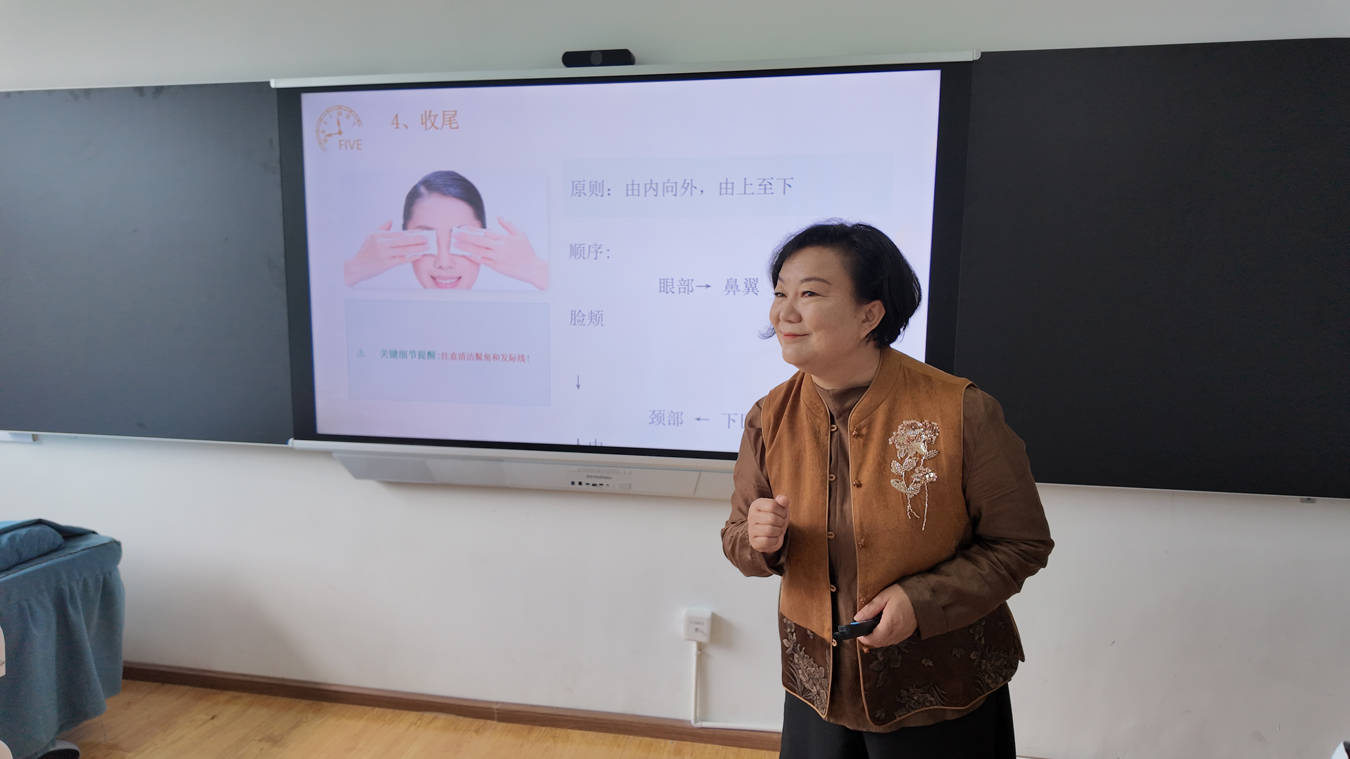 開屏人物｜英語老師考了廚師證、美容證……昌寧職校教師董春芬20餘年匠心育桃李