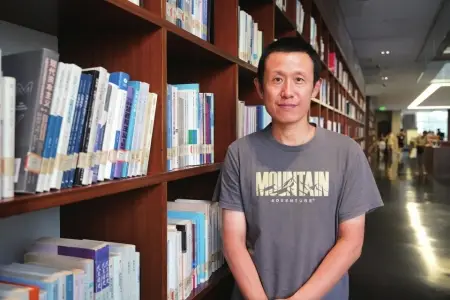 胡安焉：不覺得寫作比送快遞更了不起