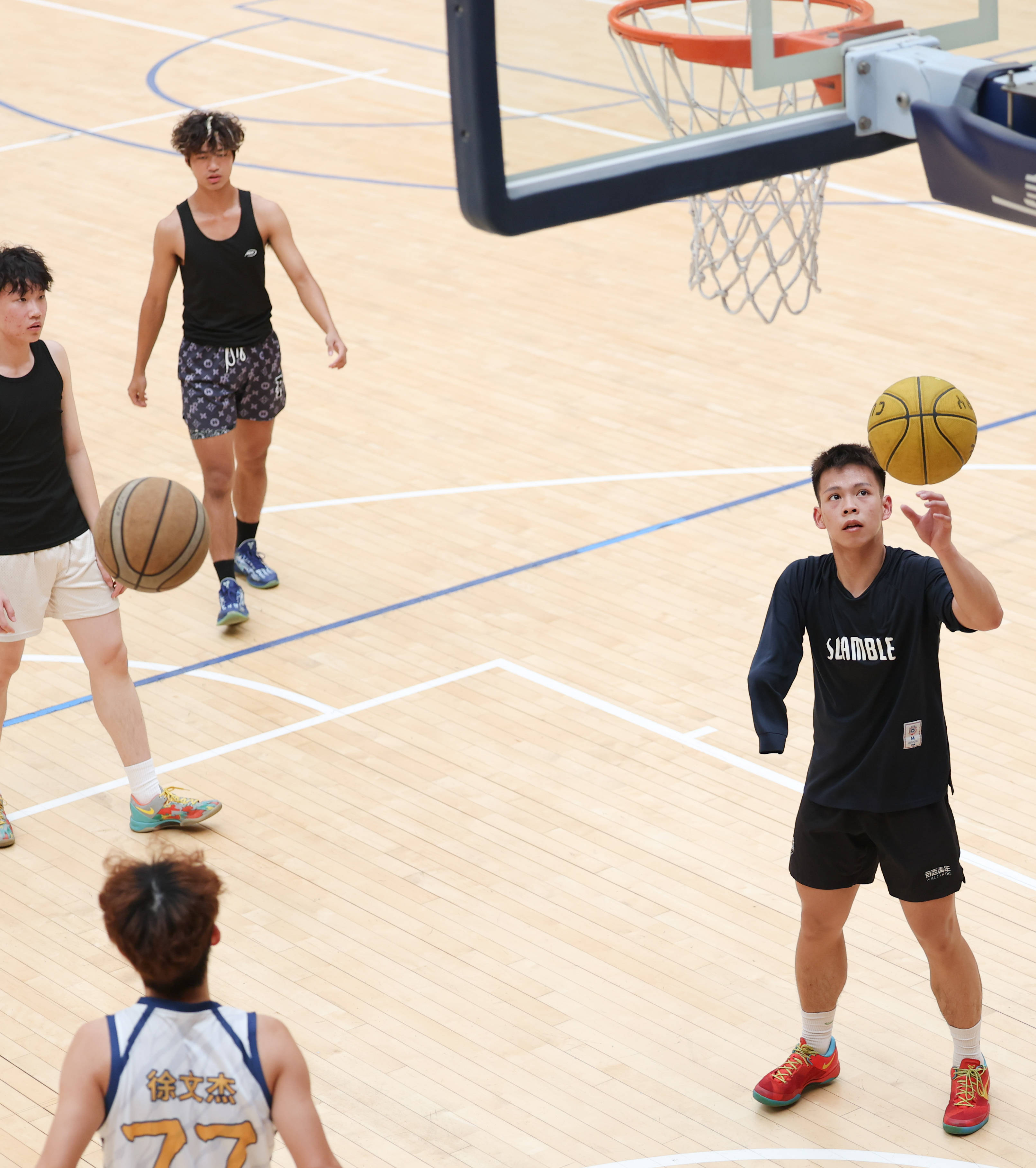 （體育）新賽場 新起點！獨臂籃球少年開啟大學生活
