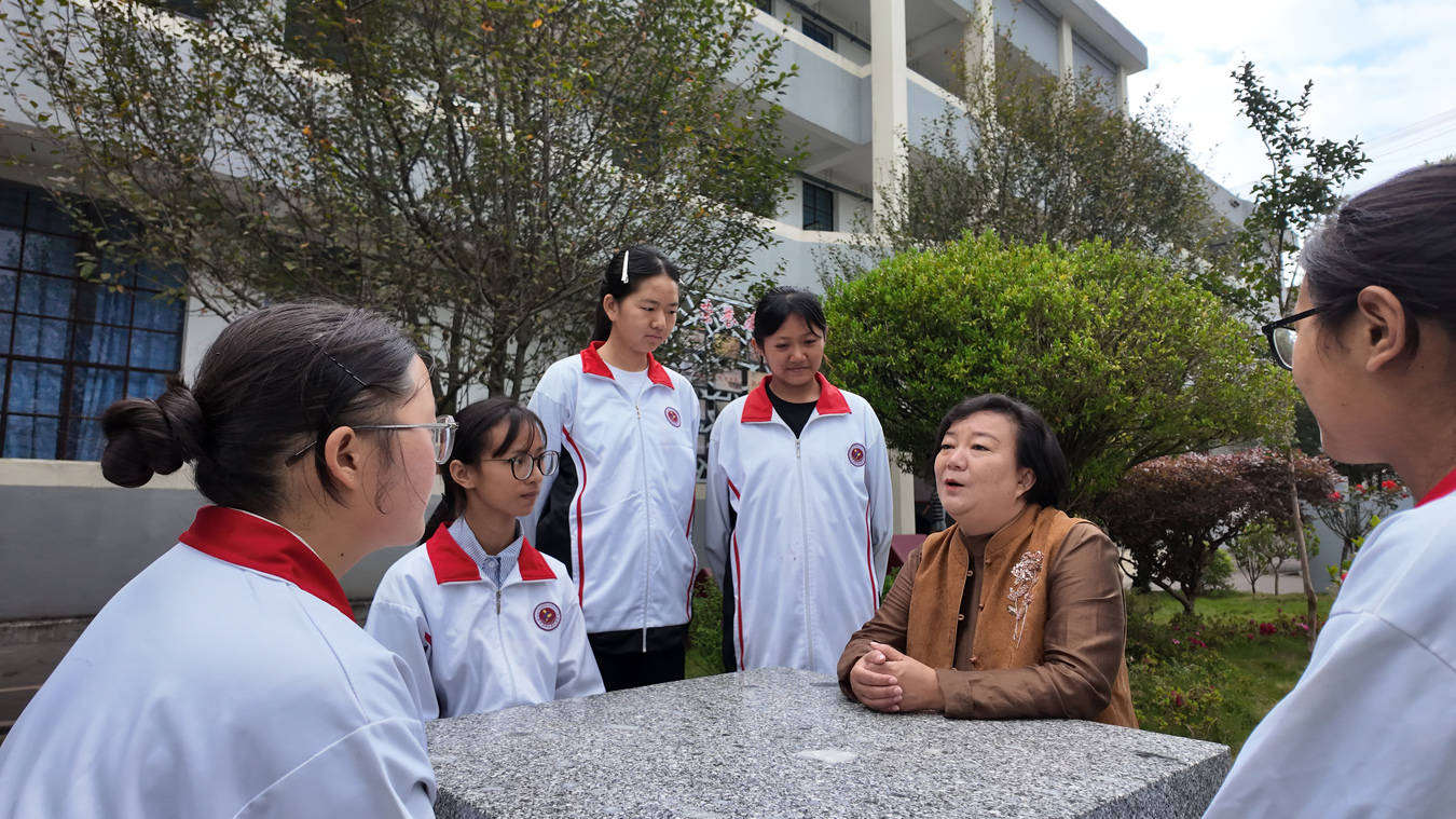 開屏人物｜英語老師考了廚師證、美容證……昌寧職校教師董春芬20餘年匠心育桃李