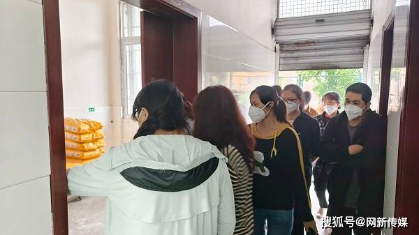 恩陽區舞鳳小學開展食堂開放日活動