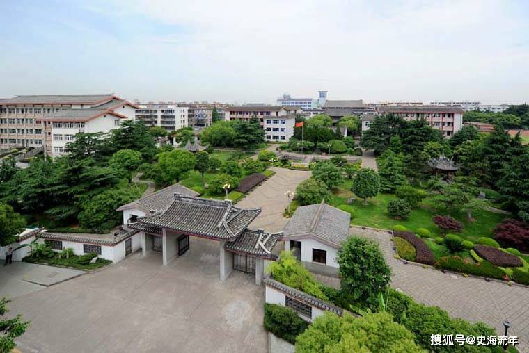 原創醜出天際！鎮海中學百年校慶一書法作品，衝上熱搜了