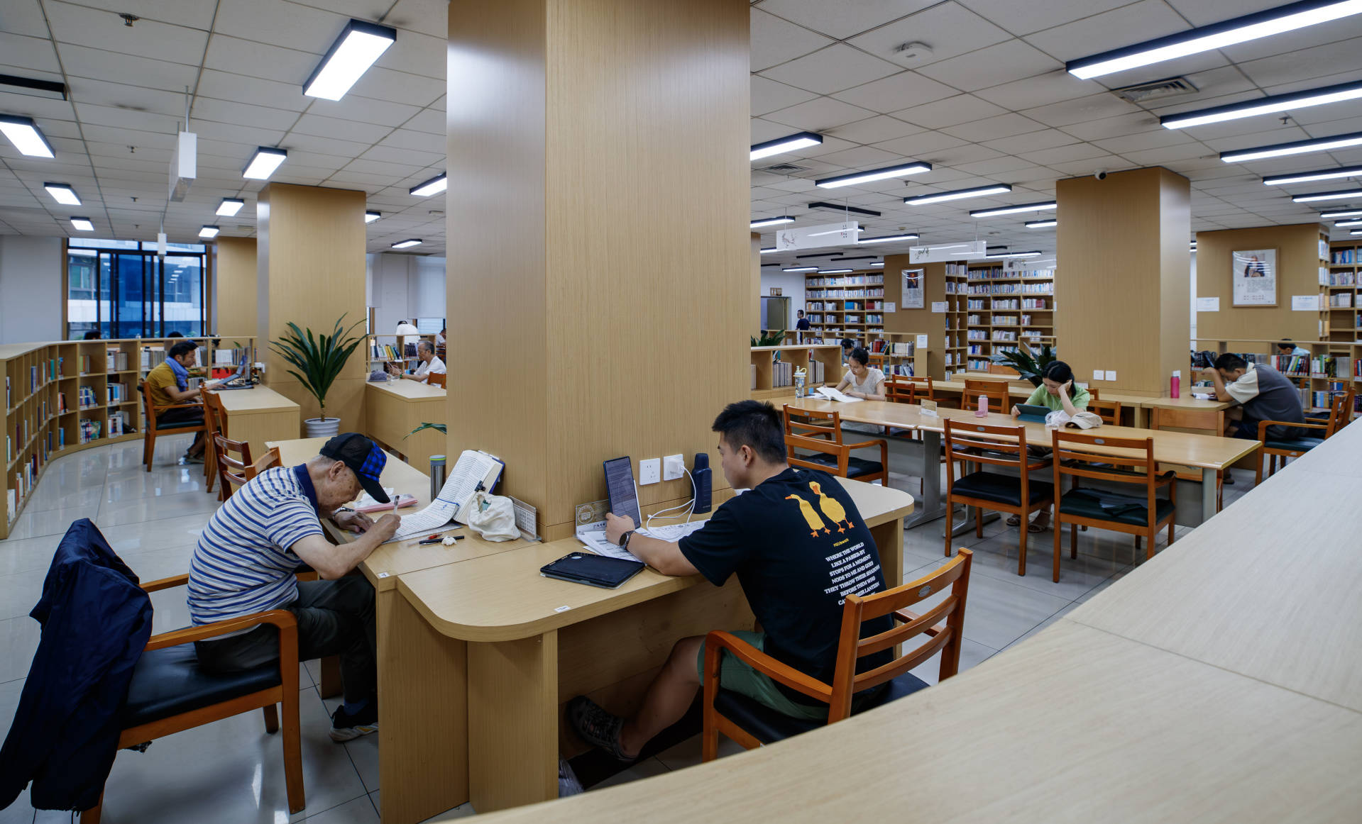 秋韻潤書香 成都圖書館老館鬧市聚人氣