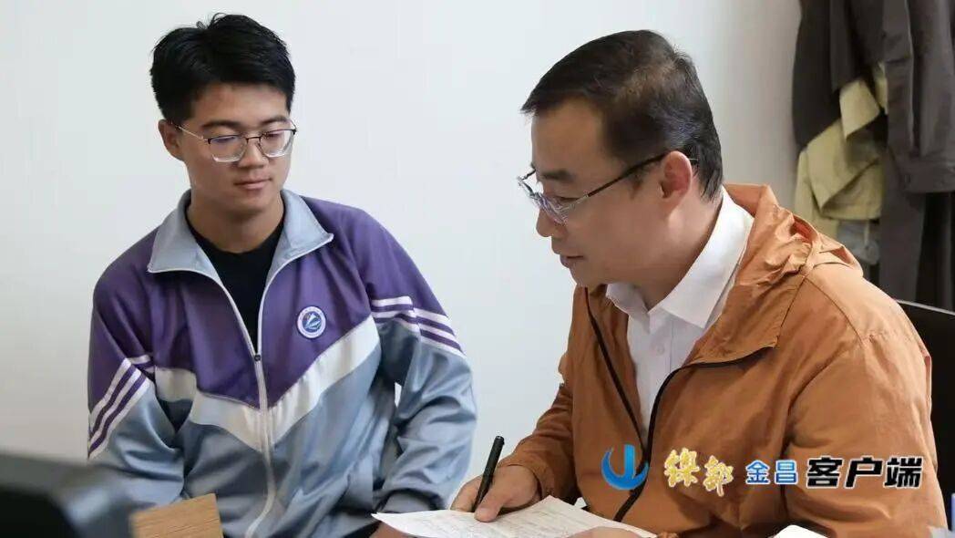 一束光與它的迴響——記2026年度金昌市“十佳教師”、永昌縣第一高階中學教師王永剛