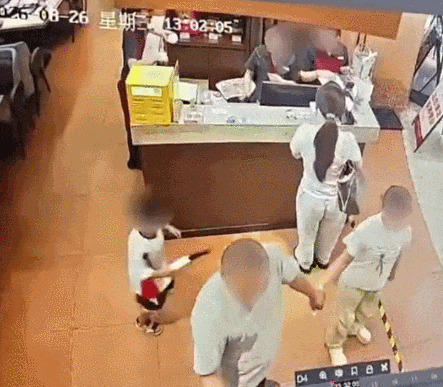 “4歲男童被指摸臀”，男孩父親最新發聲：將進行反訴！羅永浩：我來提供法律援助！