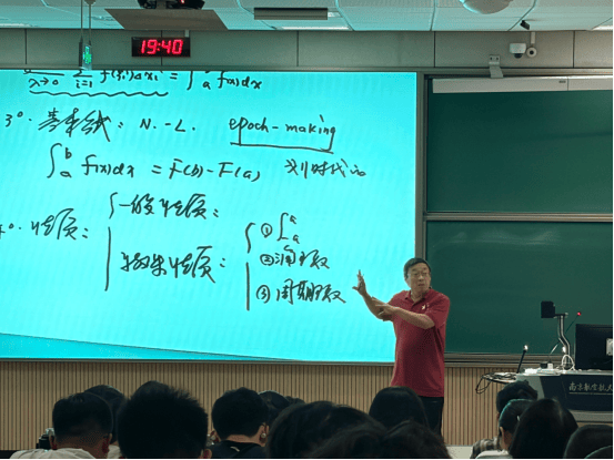 南京新文道協湯家鳳考研數學巡講 賦能 28 考研學子科學備考
