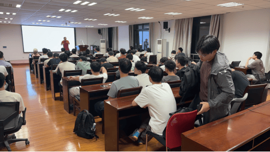 南京新文道協湯家鳳考研數學巡講 賦能 28 考研學子科學備考