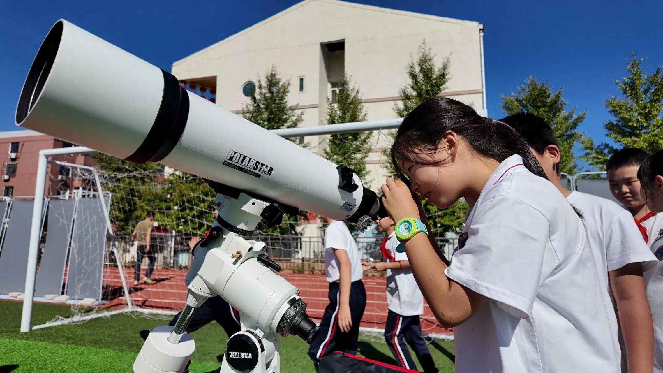 千名小學生操場“追星”，延慶20所學校啟動科普進校園