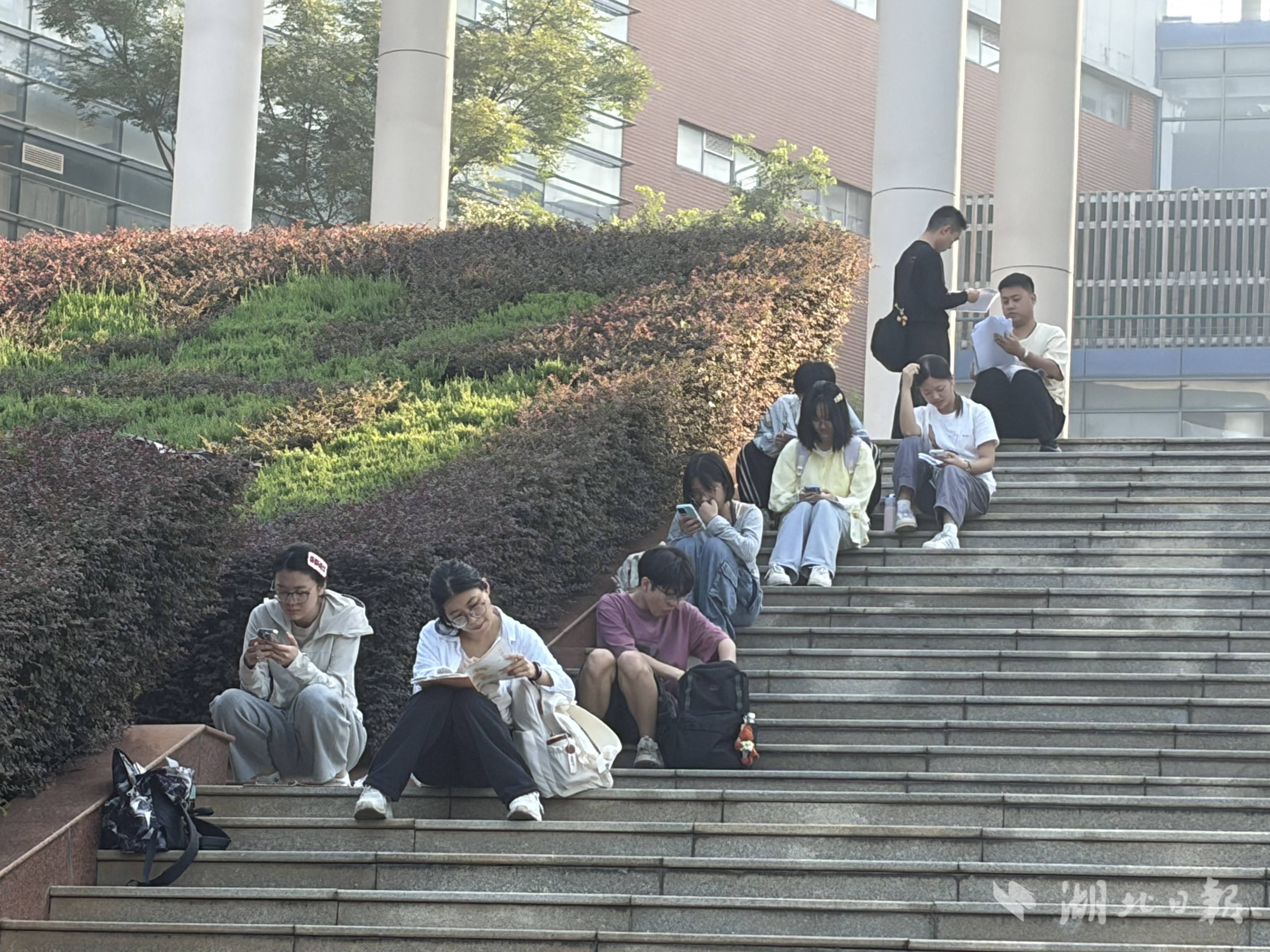 最大年齡74歲，最小年齡18歲！2026年國家統一法律職業資格客觀題考試湖北考區開考