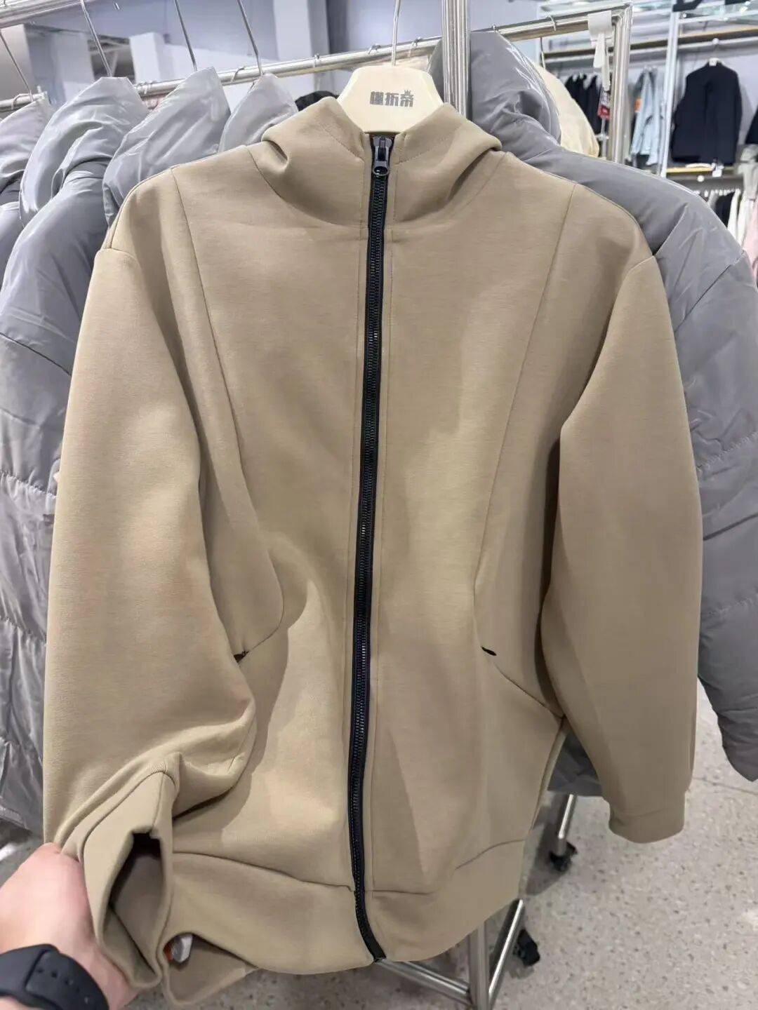 明天開業！200000件大牌服飾倉儲特賣，0.5折起！