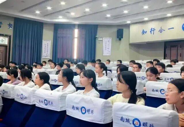 衡陽市第十五中學開展健康知識專題講座