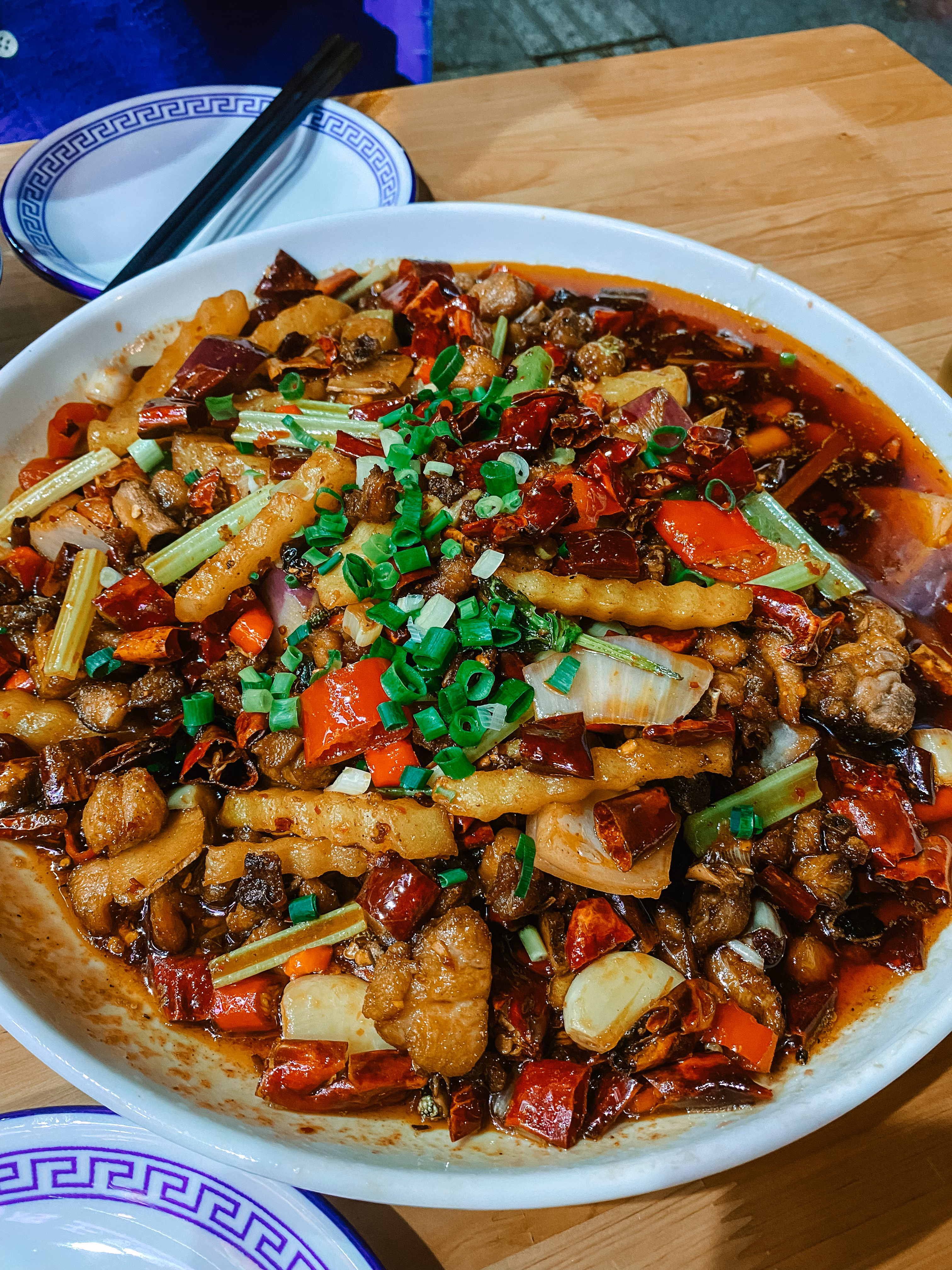 秋季必嘗！3款香辣乾鍋菜譜：花菜、肥腸、土豆，美味下飯