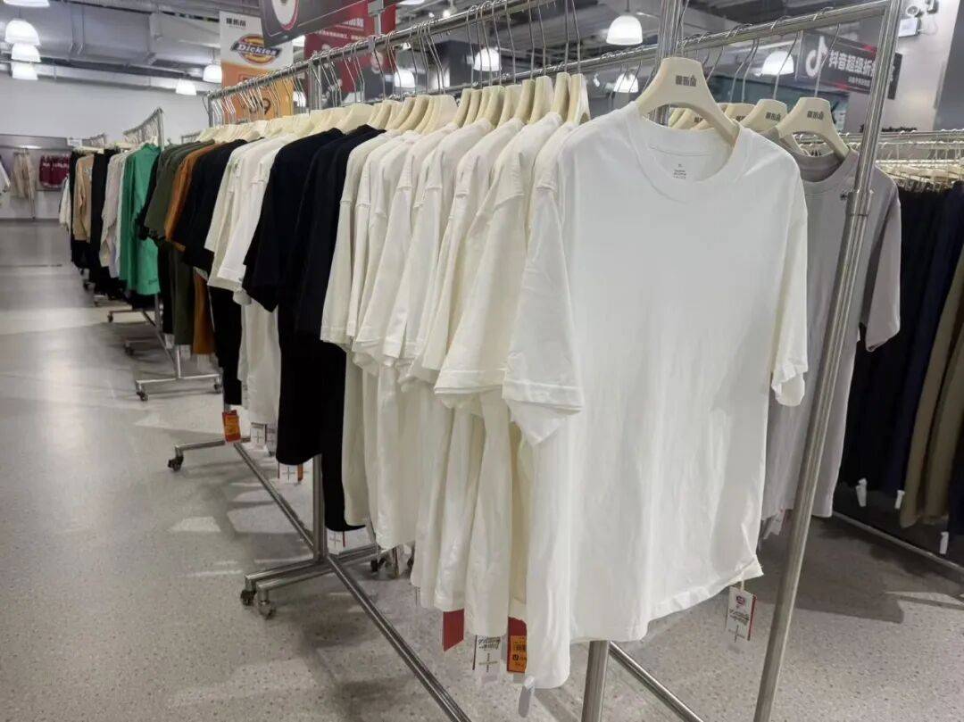 明天開業！200000件大牌服飾倉儲特賣，0.5折起！