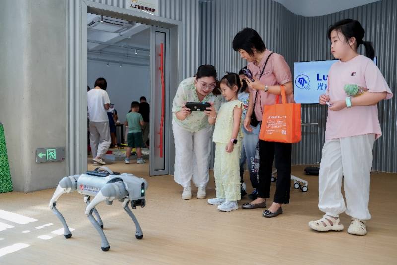 “探知未來科技女性培養計劃”深圳站啟動 科普嘉年華舉行